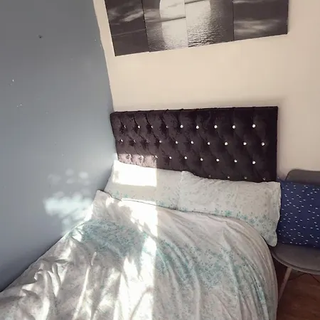 Villa 4 Spacious Bedroom House Seacroft With A Drive