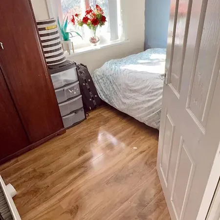 빌라 4 Spacious Bedroom House Seacroft With A Drive 리즈