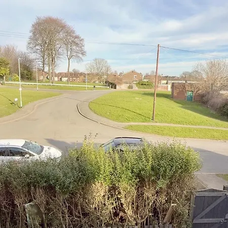 4 Spacious Bedroom House Seacroft With A Drive ليدز