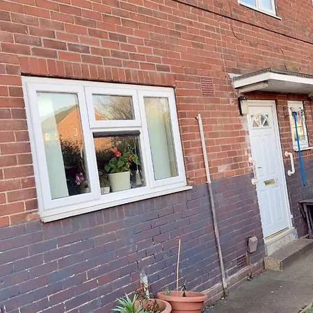 4 Spacious Bedroom House Seacroft With A Drive *