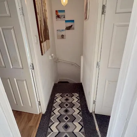 4 Spacious Bedroom House Seacroft With A Drive *