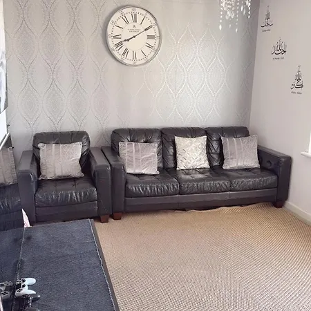 4 Spacious Bedroom House Seacroft With A Drive *