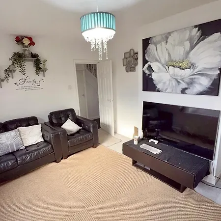 4 Spacious Bedroom House Seacroft With A Drive Villa Leeds (West Yorkshire)