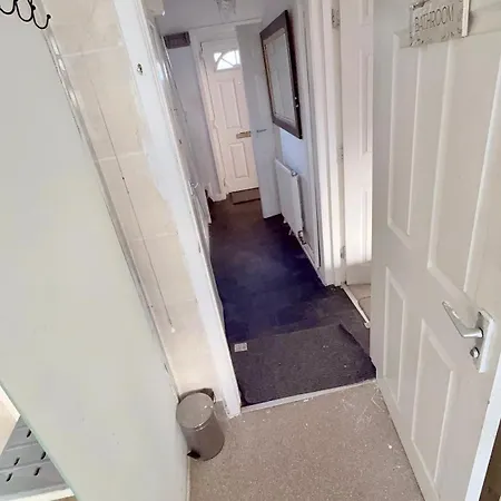 4 Spacious Bedroom House Seacroft With A Drive *