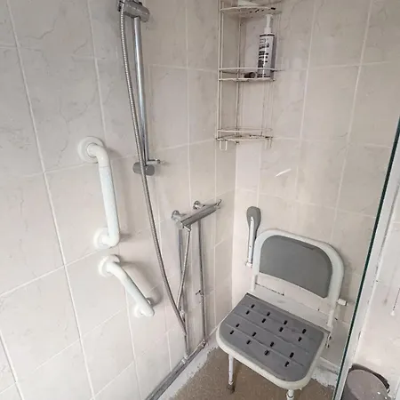 4 Spacious Bedroom House Seacroft With A Drive ليدز