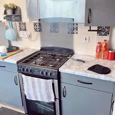 4 Spacious Bedroom House Seacroft With A Drive Villa
