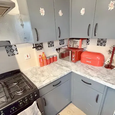 4 Spacious Bedroom House Seacroft With A Drive 빌라 *