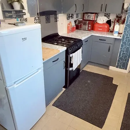 Villa 4 Spacious Bedroom House Seacroft With A Drive