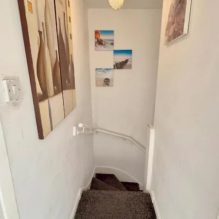4 Spacious Bedroom House Seacroft With A Drive Villa Leeds (West Yorkshire)